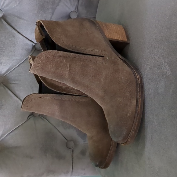 Boss and Co. Chelsea Belfield Bootie EUC - Picture 4 of 9